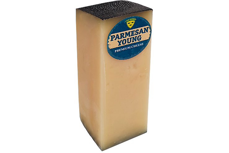 Сыр 40% «Три короны» Пармезан Янг, 0,4 - 0,6 кг