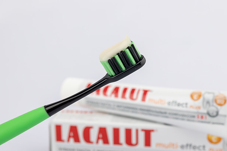 Зубная паста «Lacalut» multi-effect plus, 50 мл