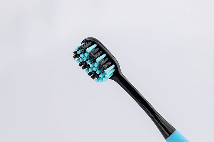 Зубная щетка средней жесткости «BIOMED» Black