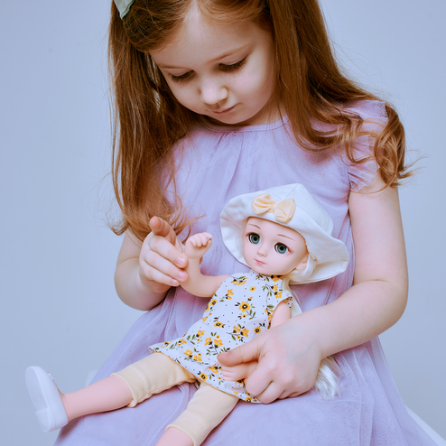 Кукла с меняющими цвет волосами